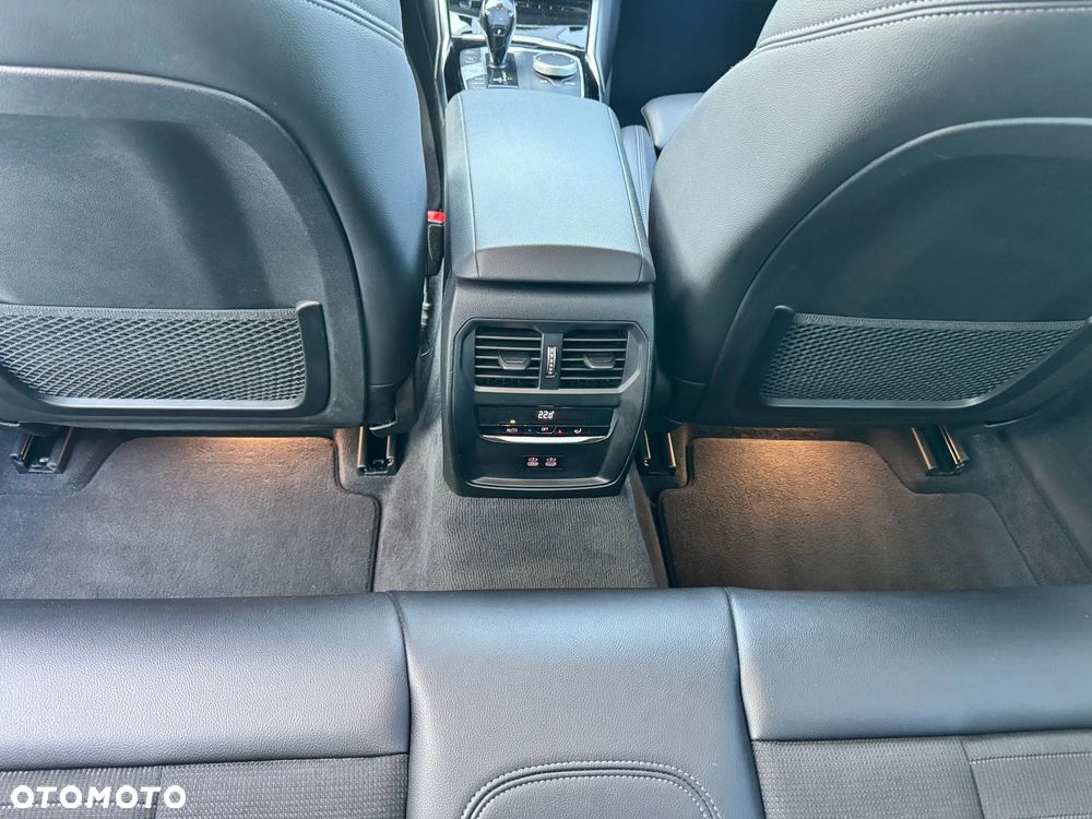 BMW Seria 3 318i Sport Line - 23