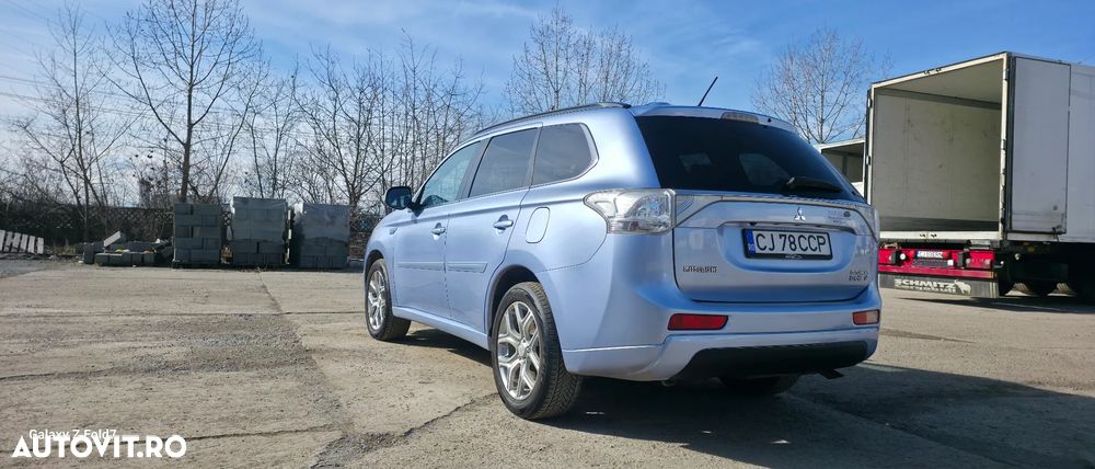 Mitsubishi Outlander - 8