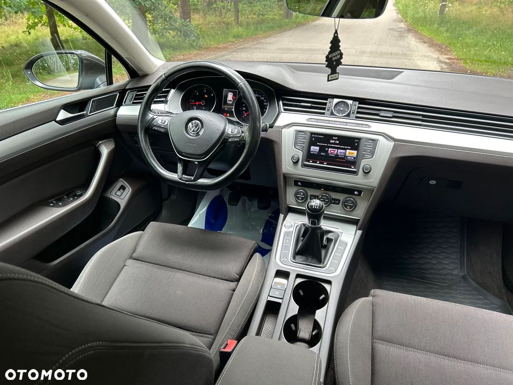 Volkswagen Passat 1.6 TDI BMT Comfortline - 12