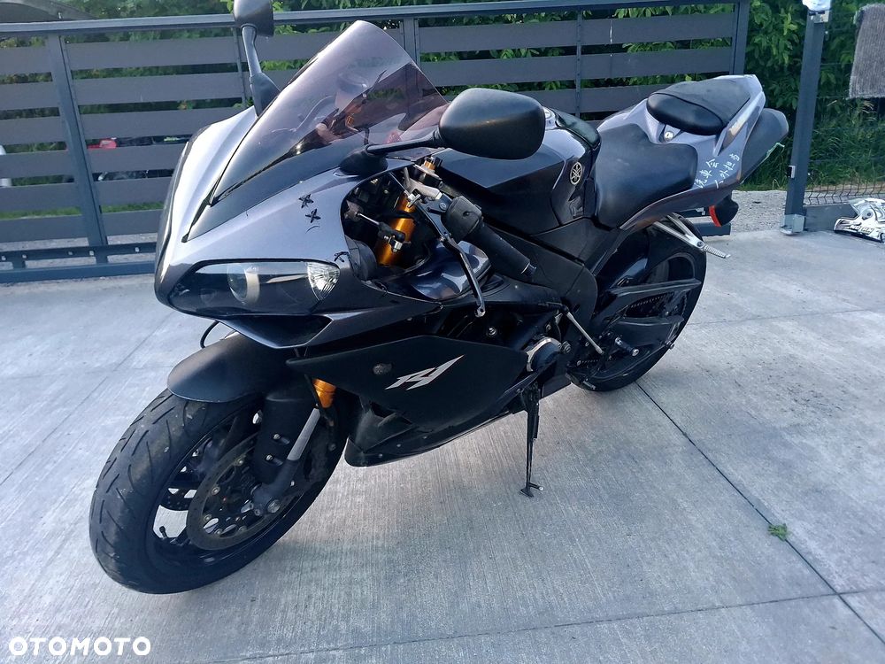 Yamaha R1 - 2