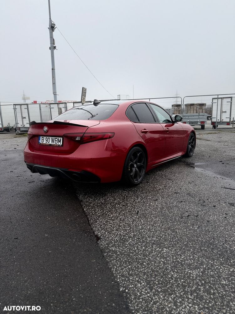 Alfa Romeo Giulia 2.0 Turbo 16V AT8 Veloce Ti - 5
