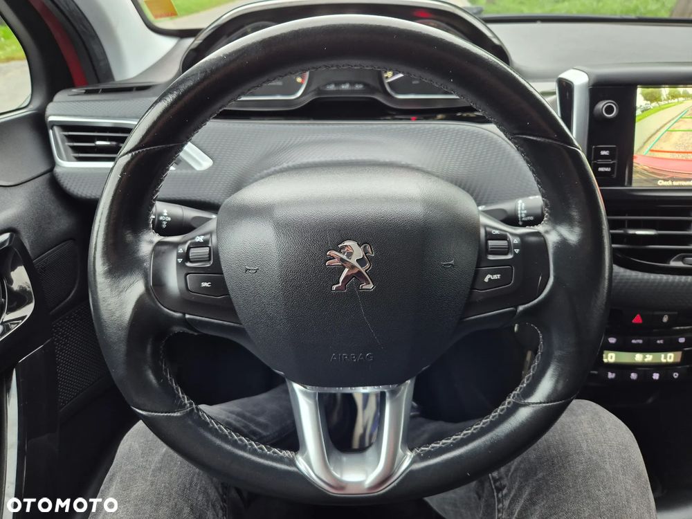 Peugeot 208 1.6 BlueHDi Allure S&S - 12