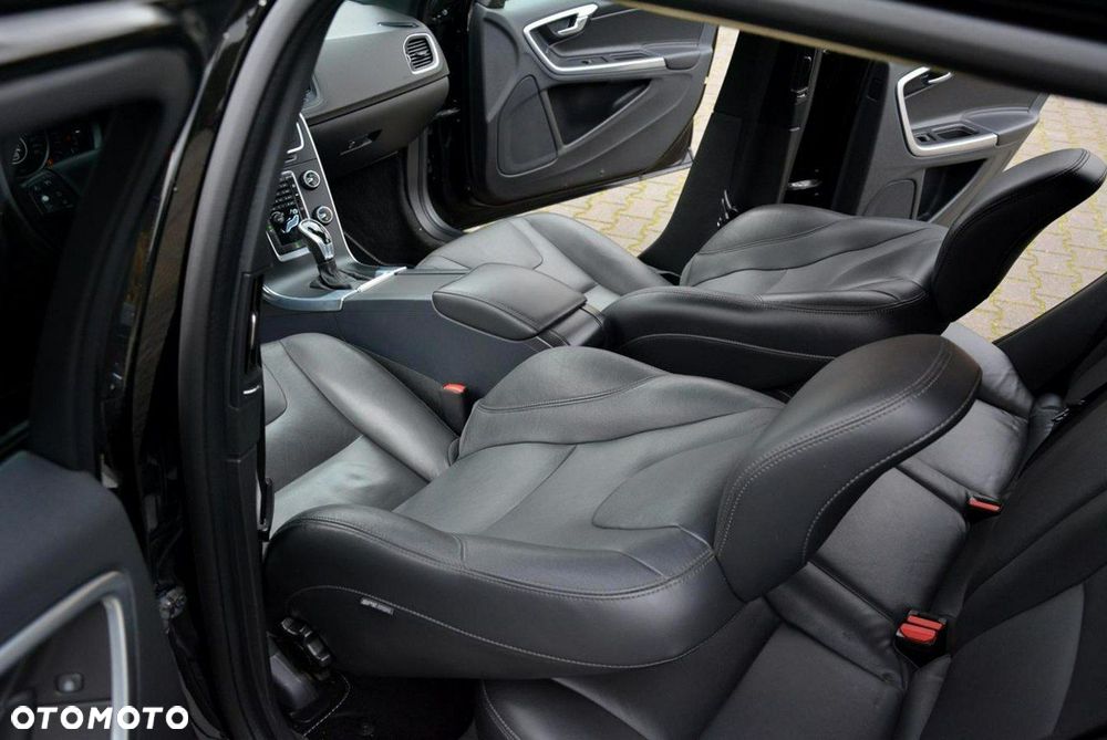 Volvo V60 D4 Geartronic Momentum Pro - 27