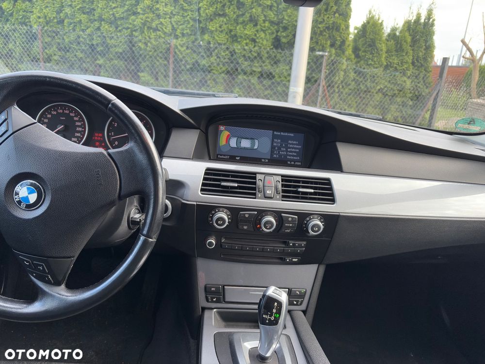 BMW Seria 5 525i - 27