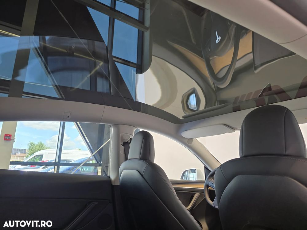 Tesla Model Y Long Range Dual Motor AWD - 13