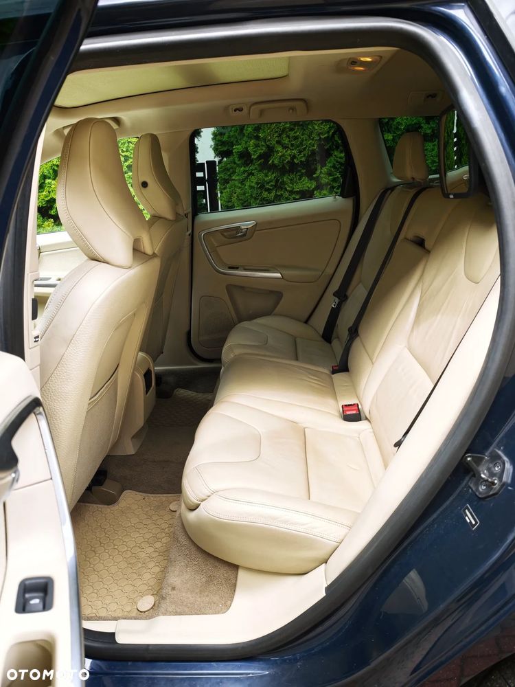 Volvo XC 60 T6 AWD Momentum - 17