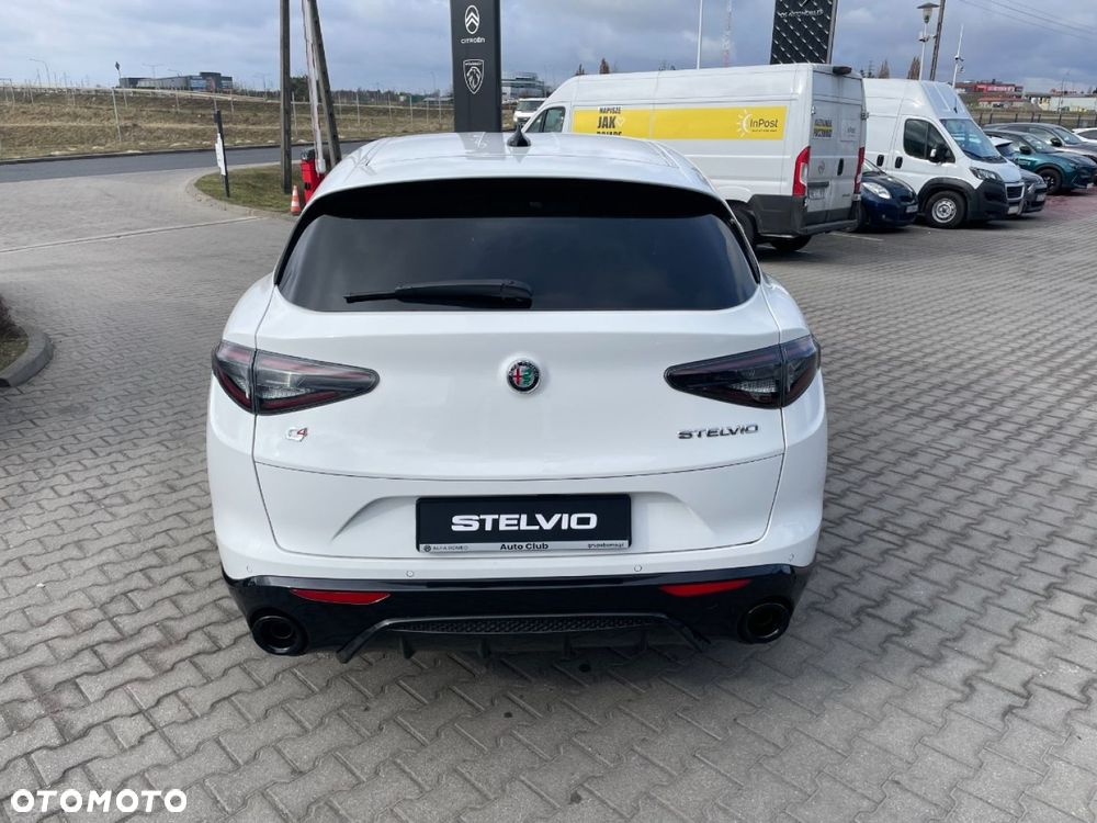 Alfa Romeo Stelvio - 6