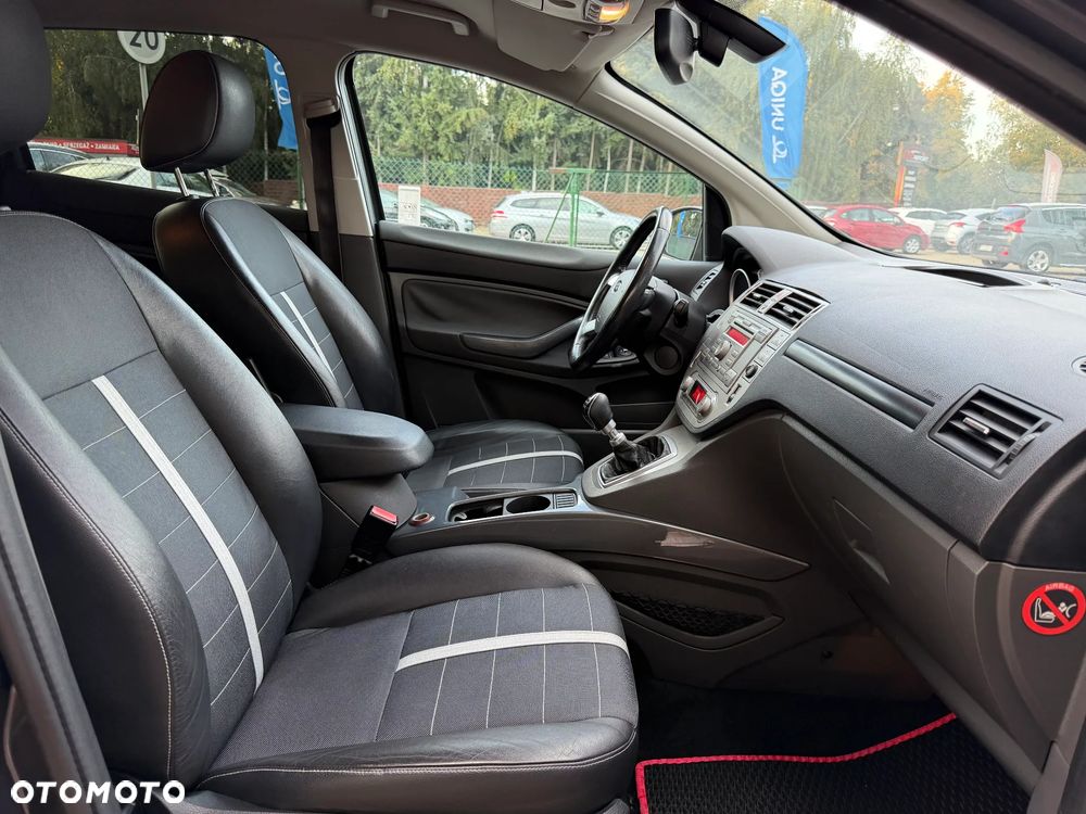 Ford Kuga - 32