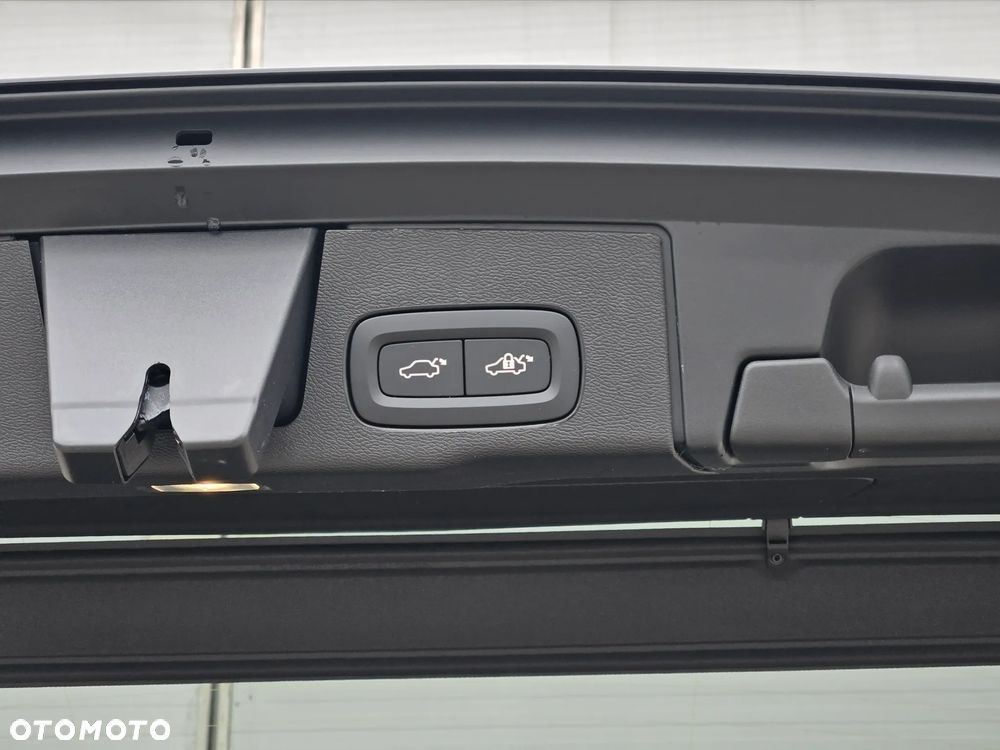 Volvo XC 60 T8 Plug-In Hybrid AWD Ultra Black Edition - 41