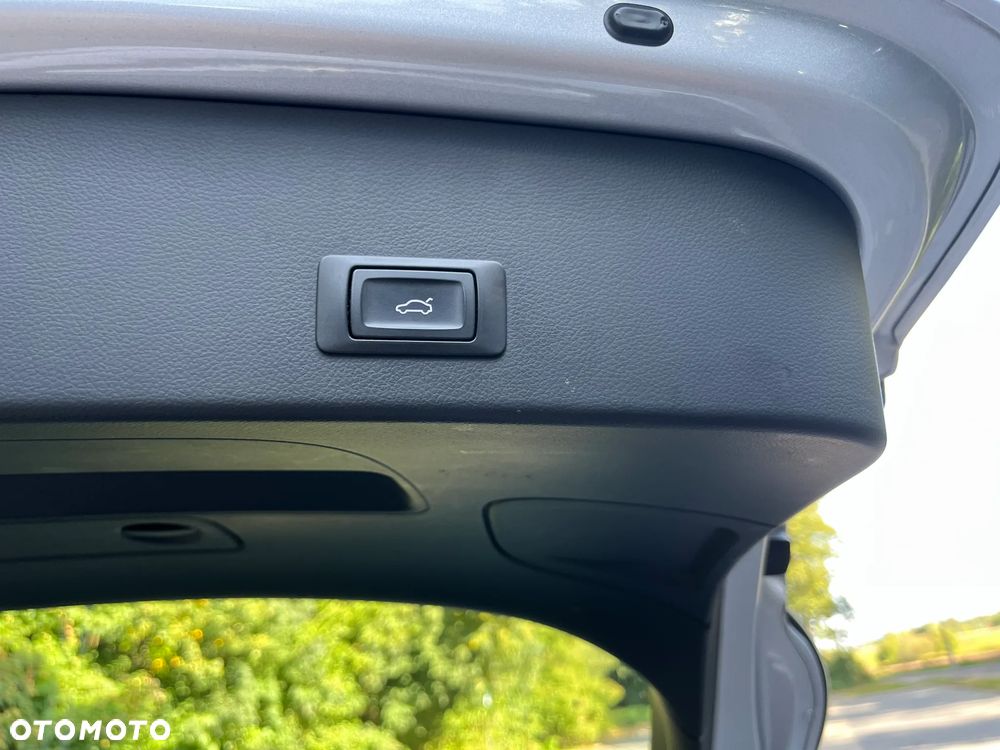 Audi A6 Avant 2.0 TDI Ultra S tronic - 23
