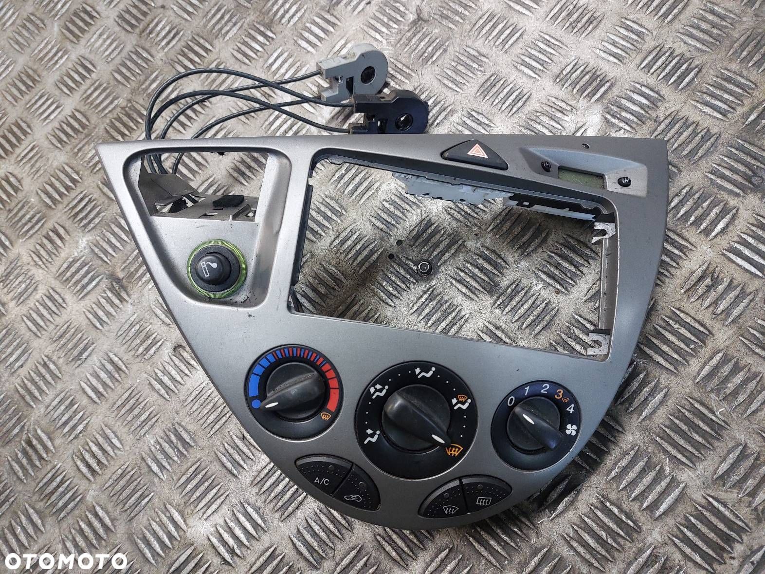 PANEL NAWIEWU + LINKI FORD FOCUS MK1 2M51-11503-AA 2M51-11504-AA - 1