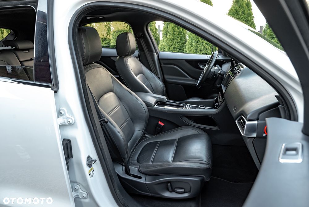 Jaguar F-Pace 25d AWD Prestige - 31