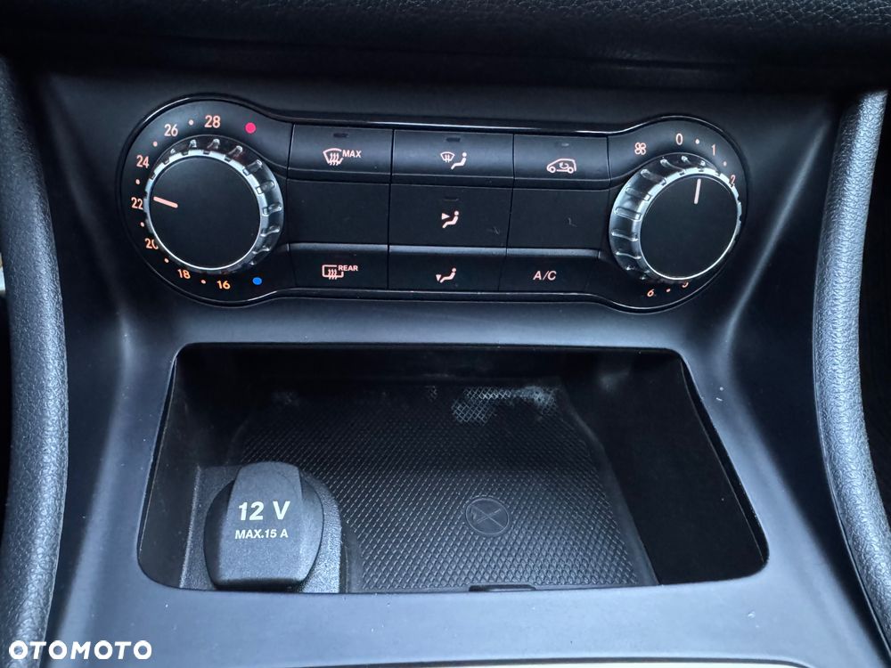 Mercedes-Benz CLA Shooting Brake 200 AMG Line - 16