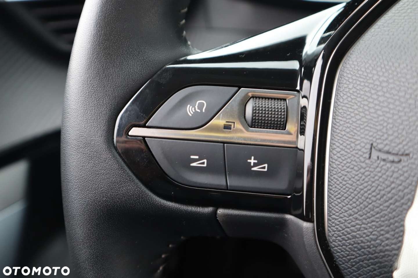 Peugeot 2008 Elektro Allure - 23