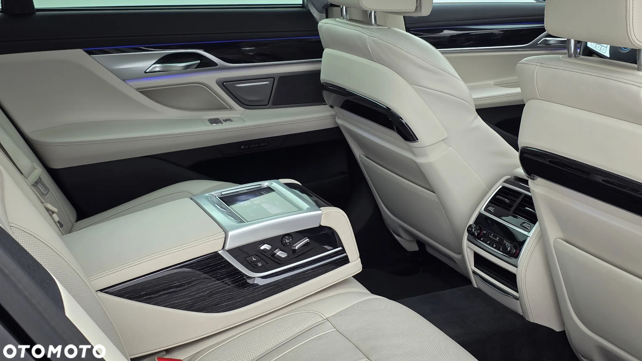 BMW Seria 7 - 28