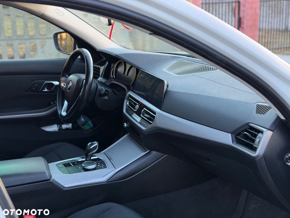 BMW Seria 3 320i Advantage - 8