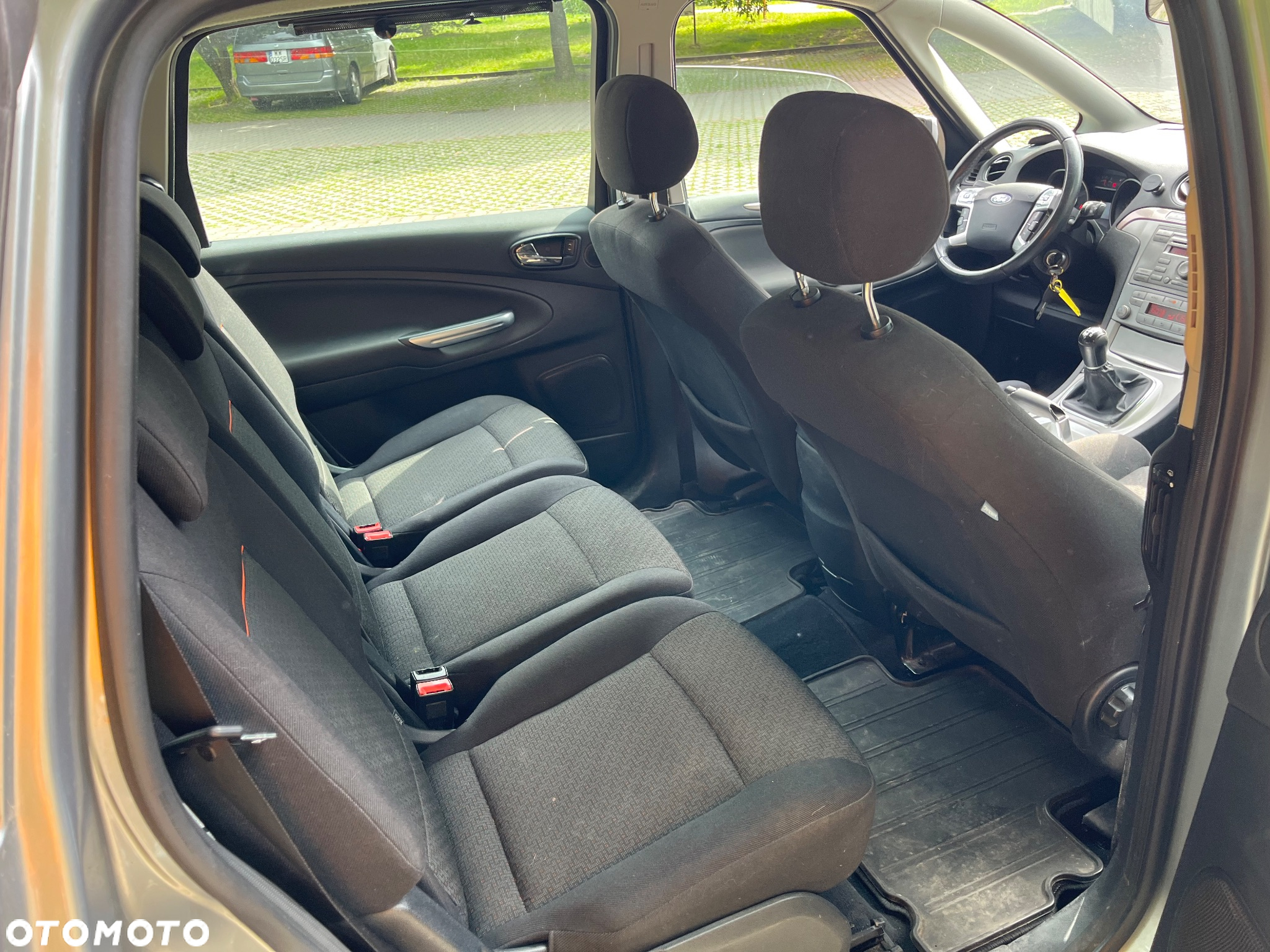 Ford S-Max - 11