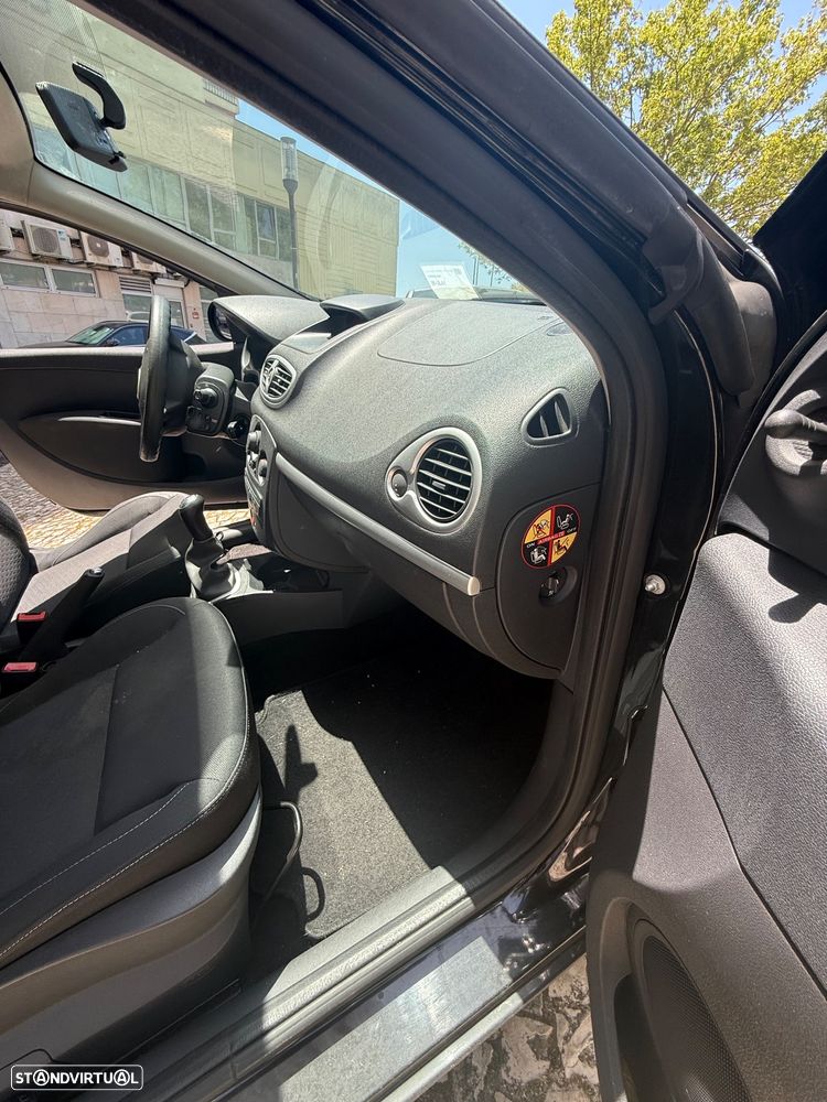 Renault Clio - 12