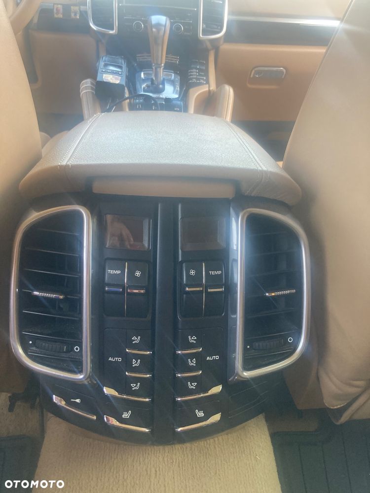 Porsche Cayenne - 16