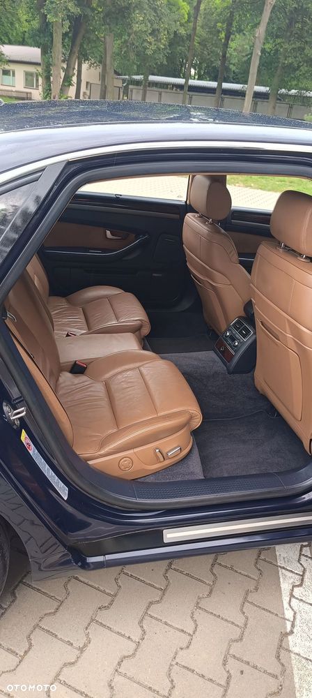 Audi A8 4.2 L Quattro - 15