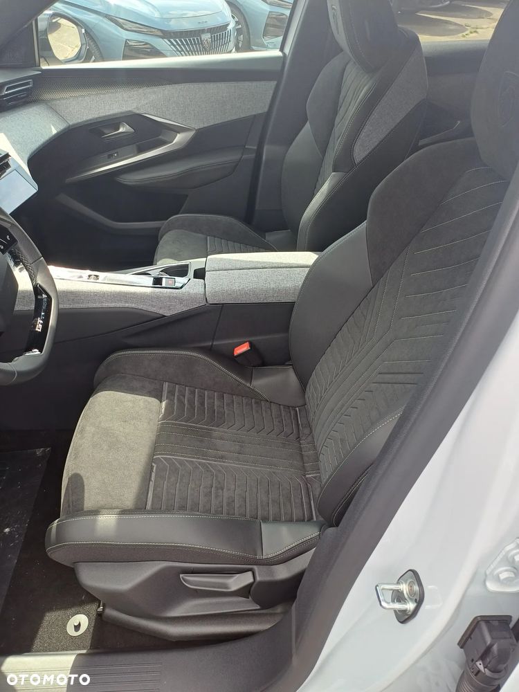 Peugeot 3008 1.2 PureTech mHEV GT S&S e-DCS6 - 11