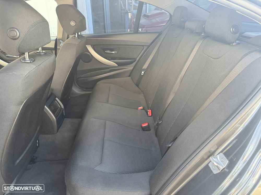 BMW 320 d Advantage - 27