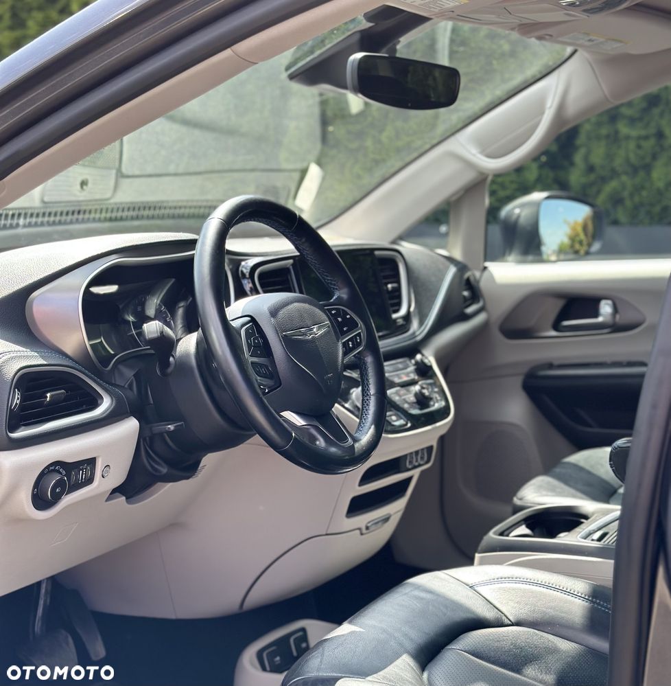 Chrysler Pacifica - 11