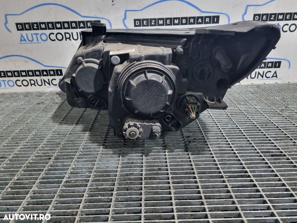 Far Dreapta Kia Sorento II Facelift 2012 - 2014 SUV 4 Usi (1176) Cu lupă - 3