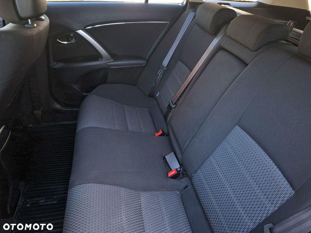 Toyota Avensis - 13