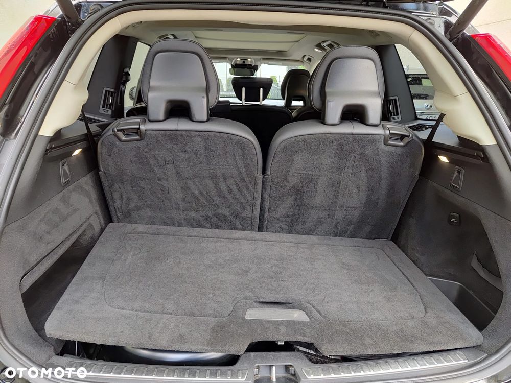 Volvo XC 90 T8 AWD Plug-In Hybrid Momentum 7os - 8