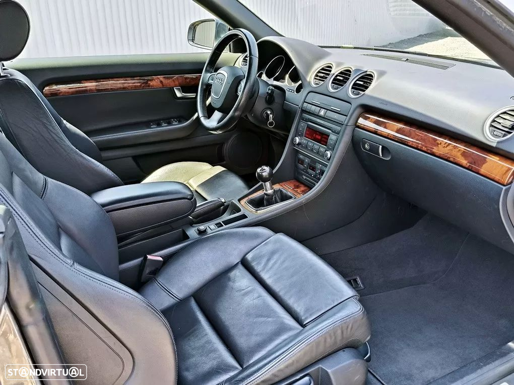 Audi A4 Cabrio 2.0 TDi S-line - 3