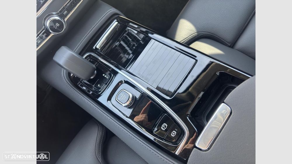 Volvo V90 2.0 T6 PHEV Plus Dark AWD - 19