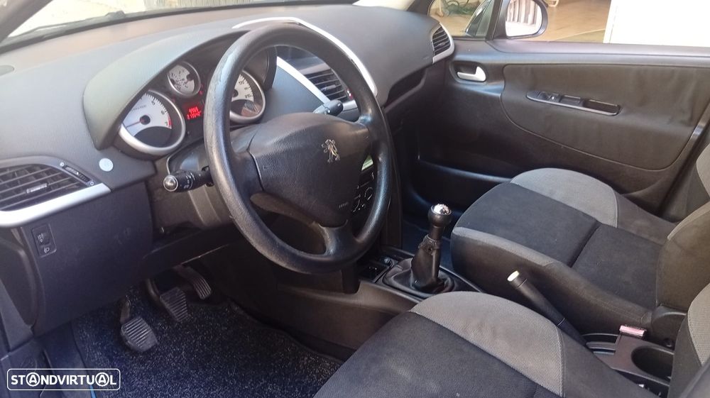Peugeot 207 1.4 16V Trendy - 7