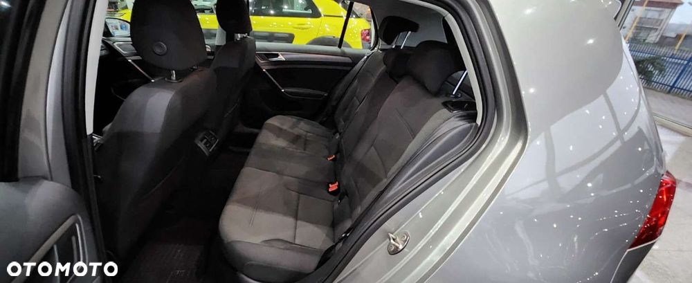 Volkswagen Golf - 22