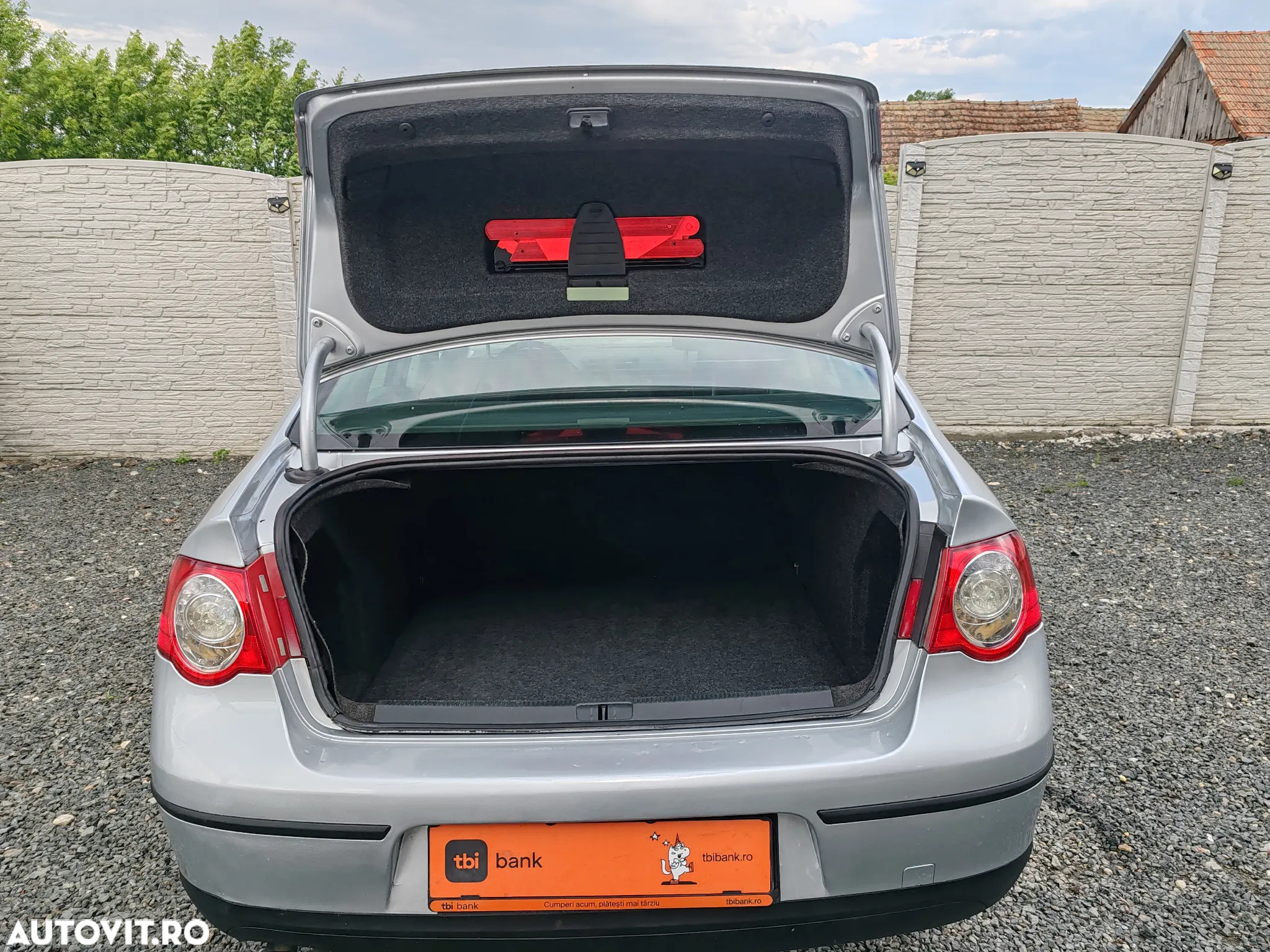 Volkswagen Passat - 11