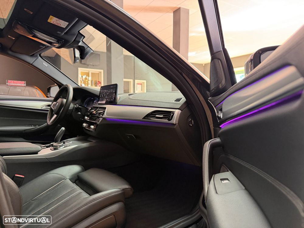 BMW 530 e Pack Desportivo M - 15