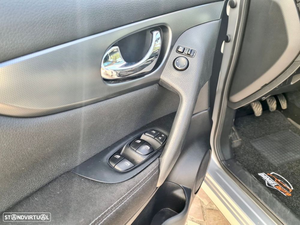 Nissan Qashqai 1.2 DIG-T N-Connecta 18 - 3