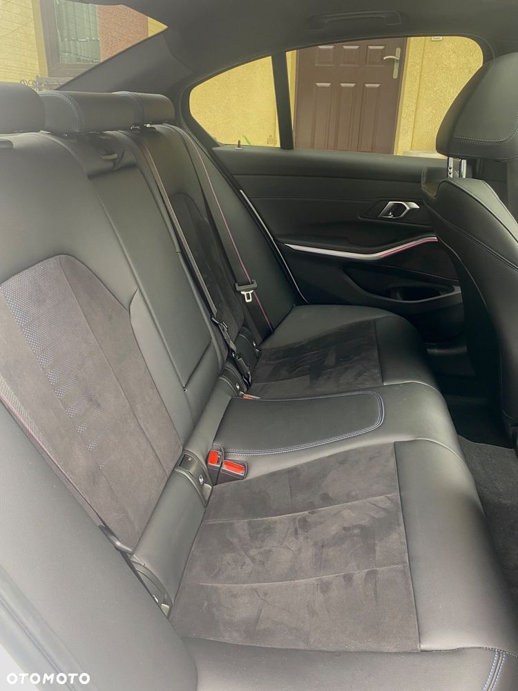 BMW Seria 3 320i xDrive M Sport - 28