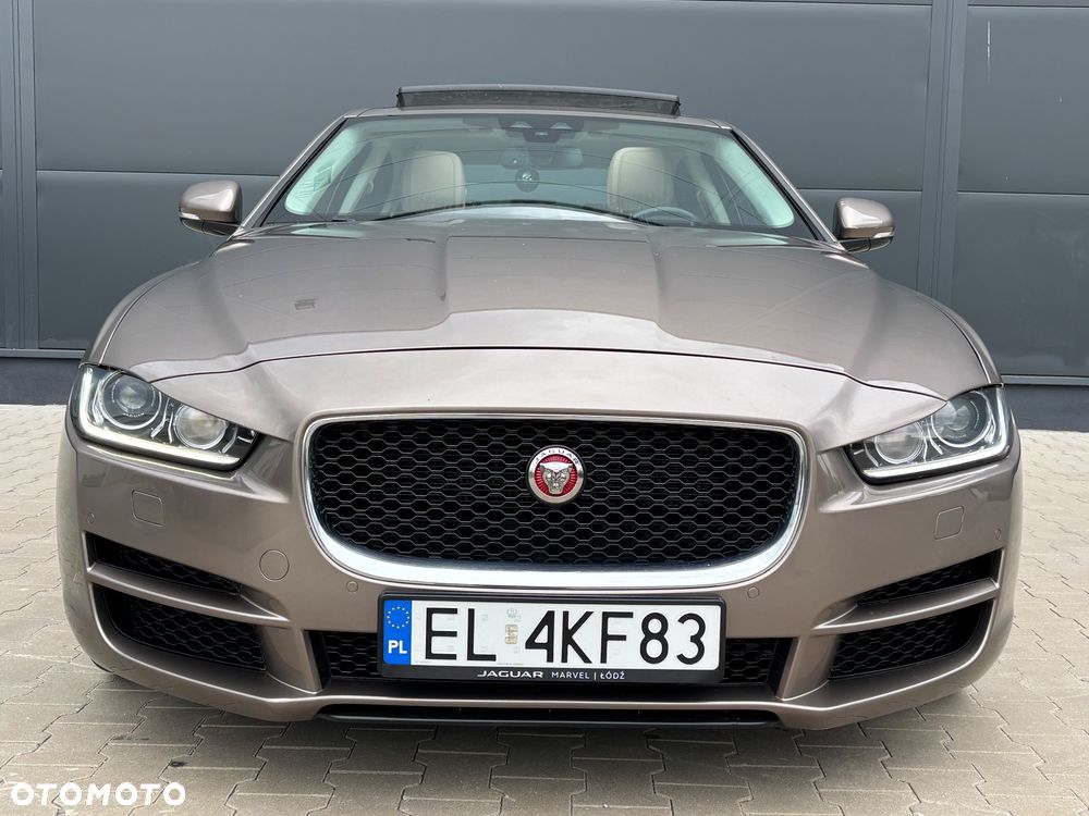 Jaguar XE 2.0 D Prestige - 10