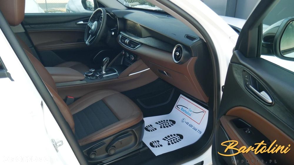 Alfa Romeo Stelvio - 21