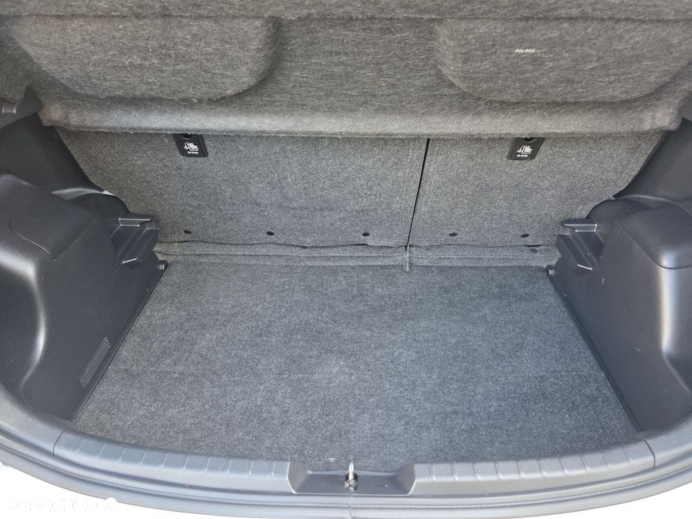 Toyota Yaris Hybrid 100 Active - 15