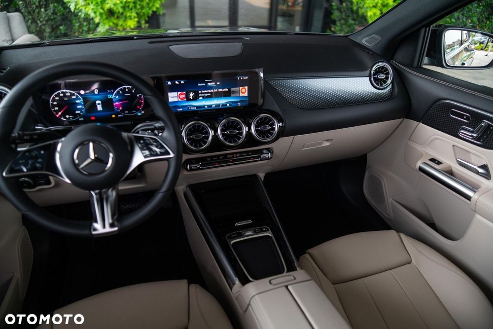 Mercedes-Benz GLA - 8