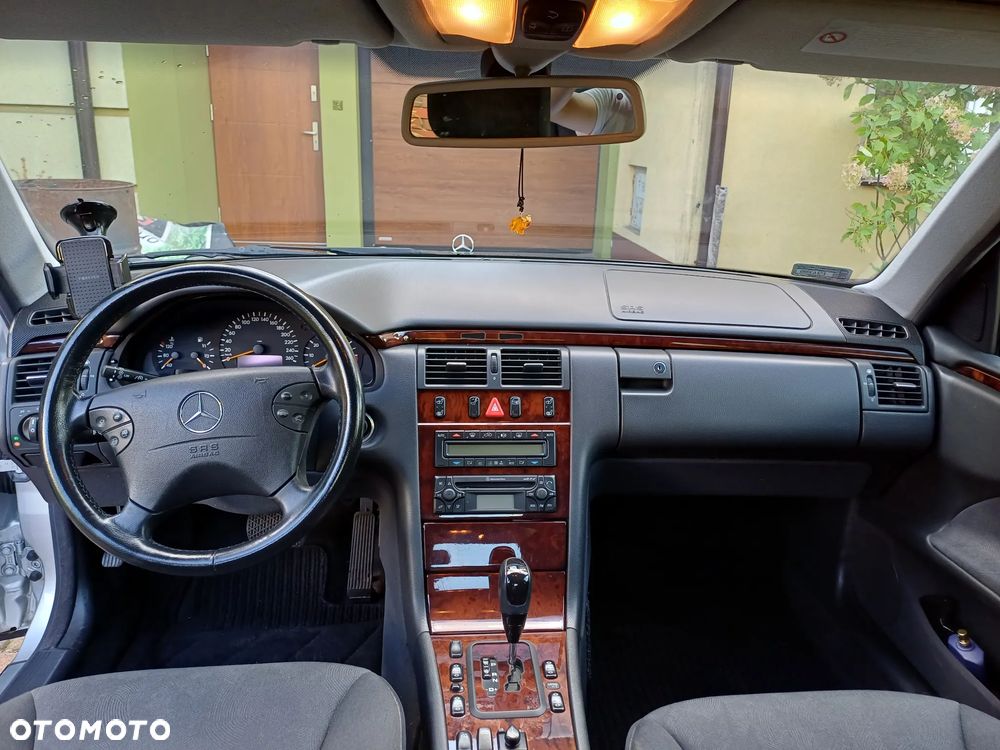 Mercedes-Benz Klasa E - 22