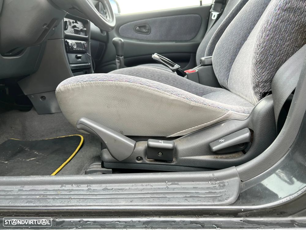 Mitsubishi Lancer 1300 GLXi - 14