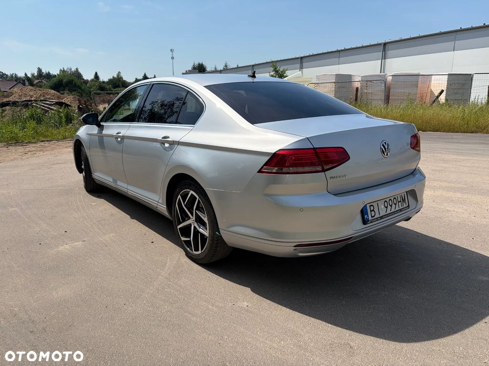 Volkswagen Passat - 4