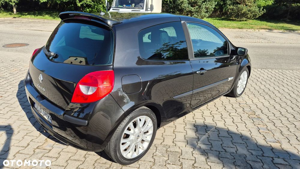 Renault Clio 1.6 Confort Privilege - 4