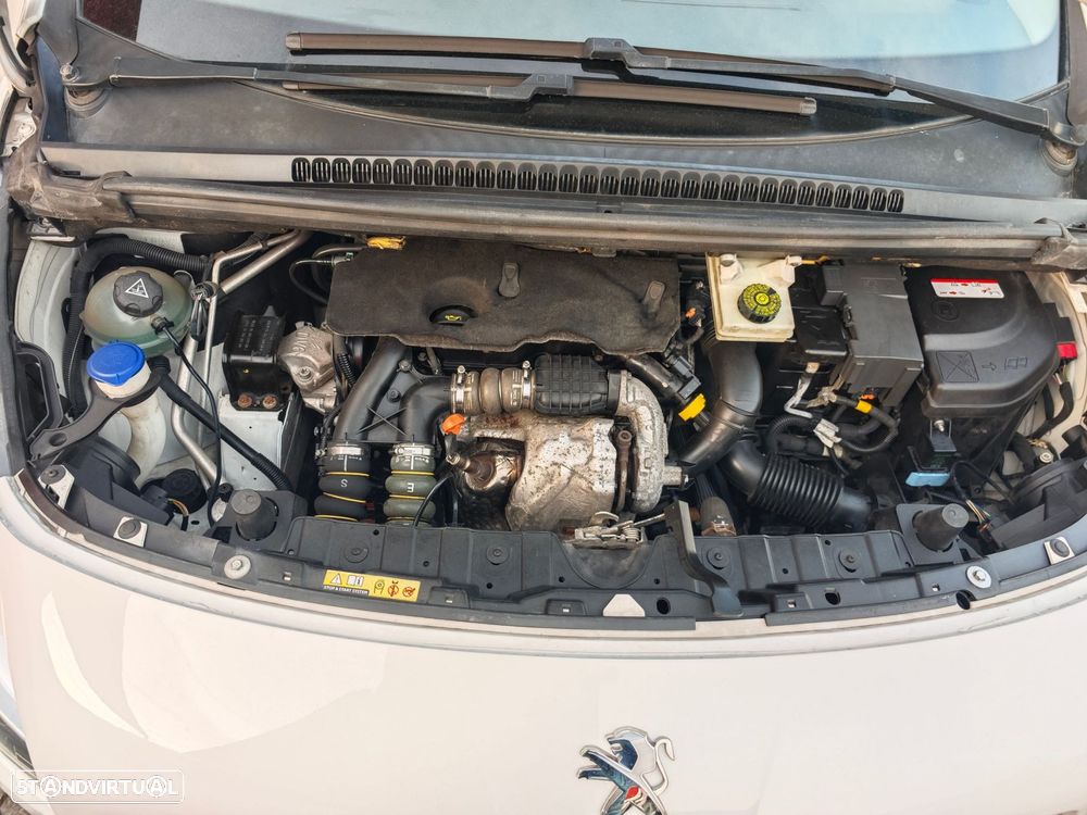 Peugeot 3008 1.6 e-HDi Active CMP6 - 17
