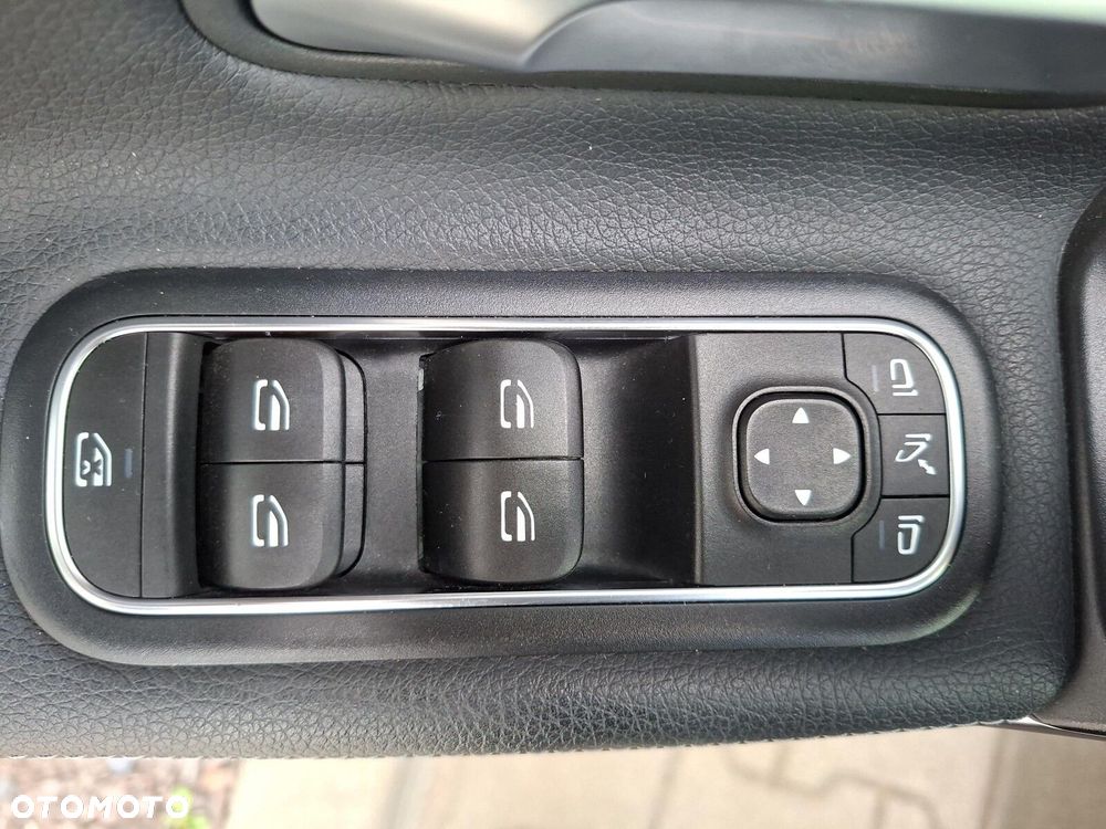 Mercedes-Benz CLA 200 Progressive 7G-DCT - 20