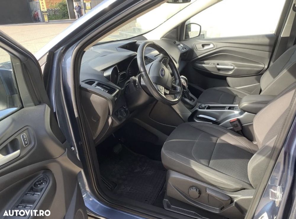 Ford Kuga 2.0 TDCi 2x4 Aut. ST-Line - 10