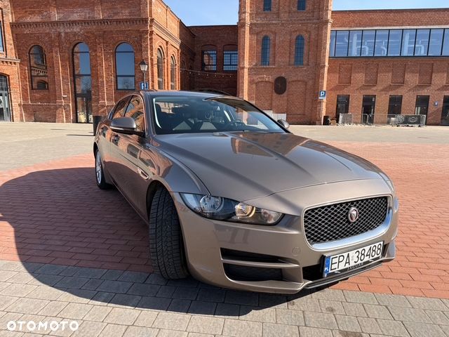 Jaguar XE 2.0 D Pure - 12
